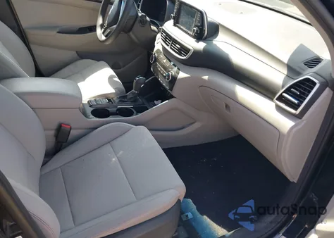 2020 Hyundai Tucson Value z USA, uszkodzony, nr VIN KM8J3CA45LU102868